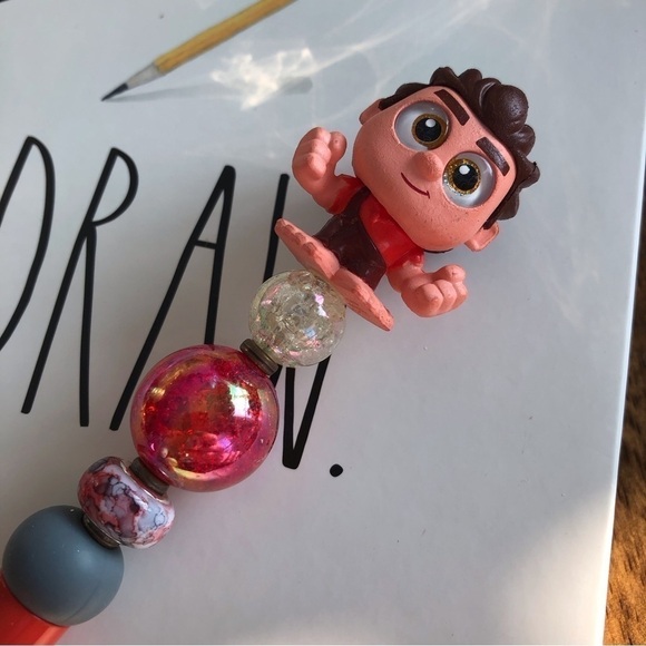 Disney Doorables: Wreak it Ralph: Ralph handmade beaded pen - Picture 1 of 3